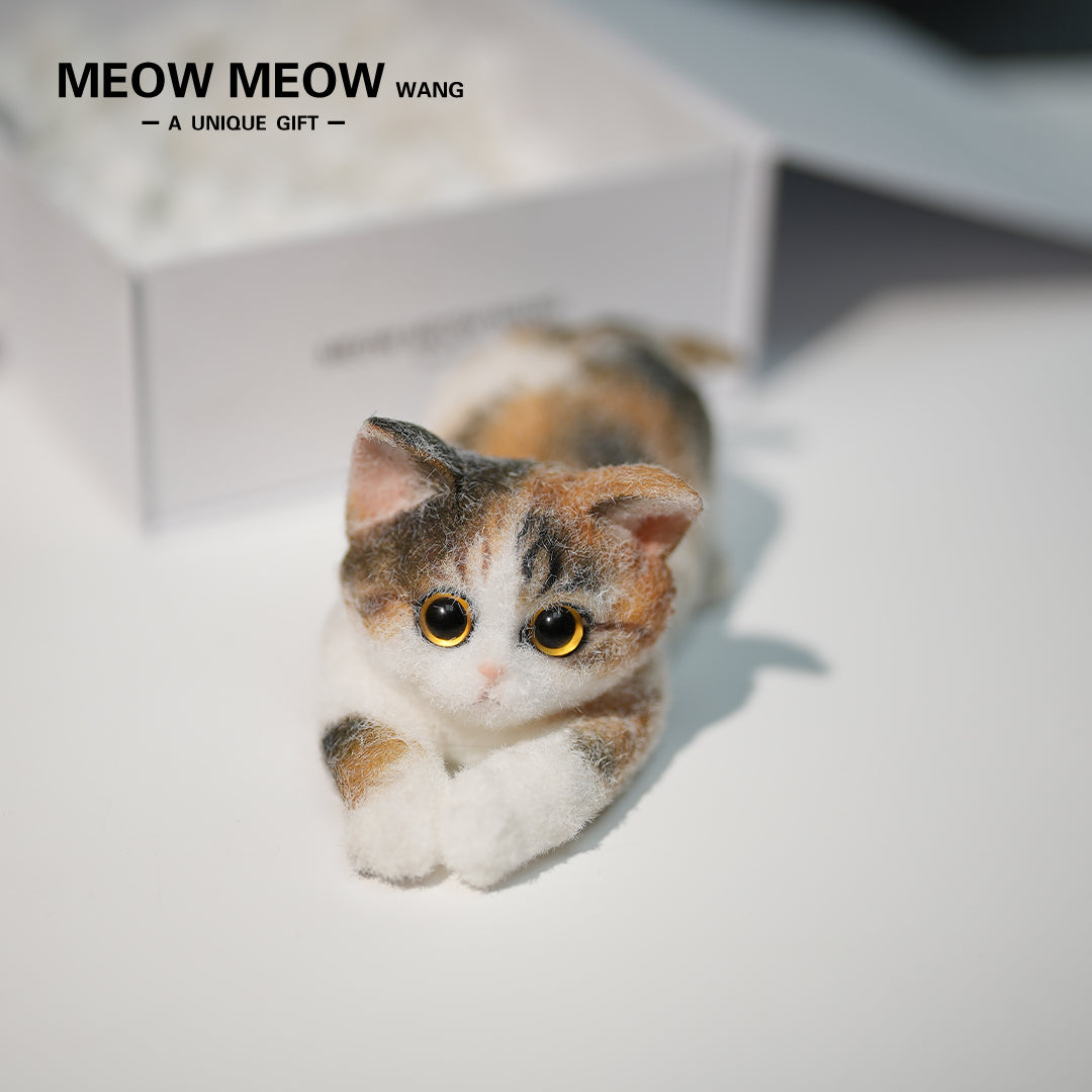 B25:A Crouching Calico Cat