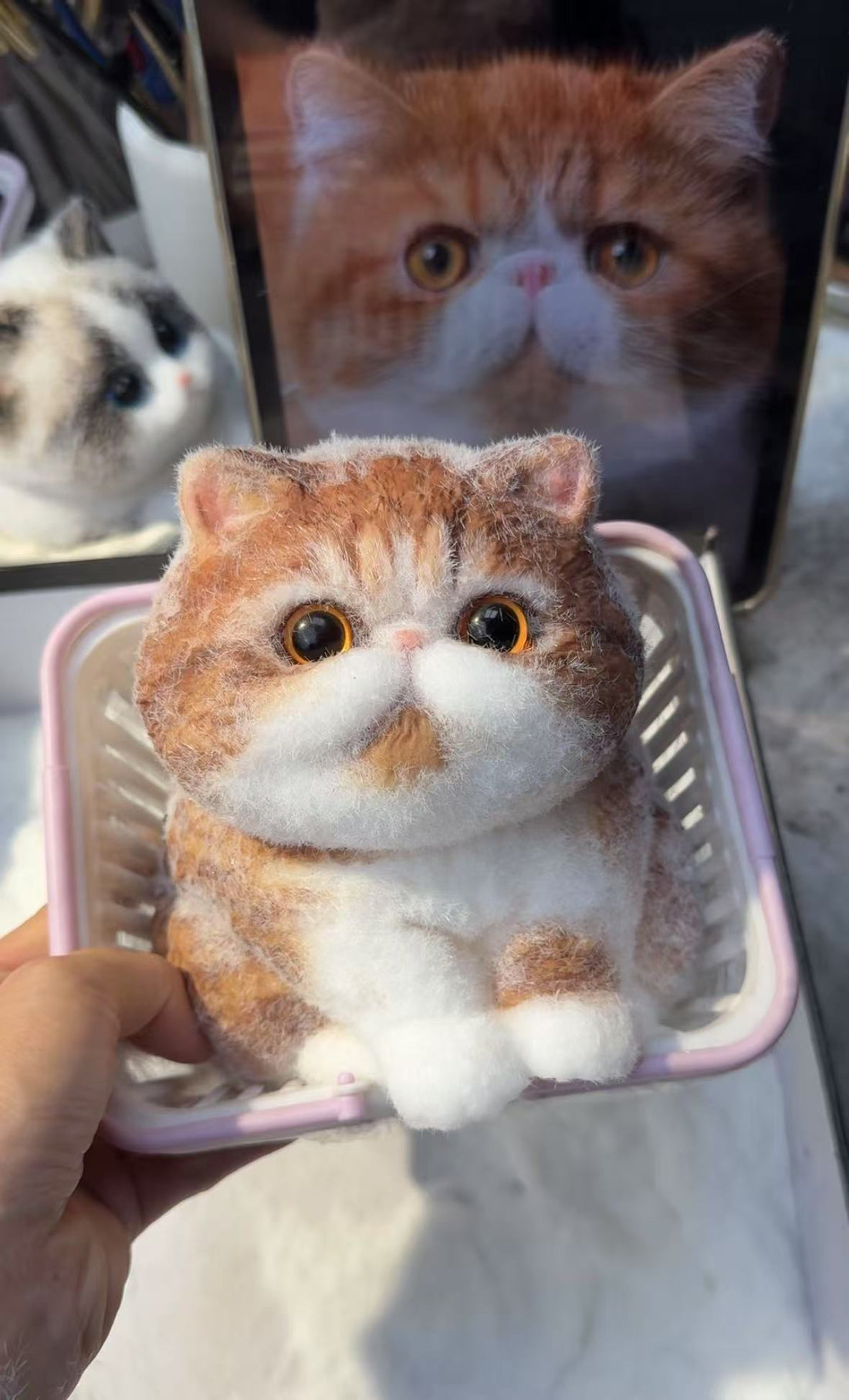 A004:Customized Garfield-style Cat ----'chat' icon on the left bottom to send photos to us