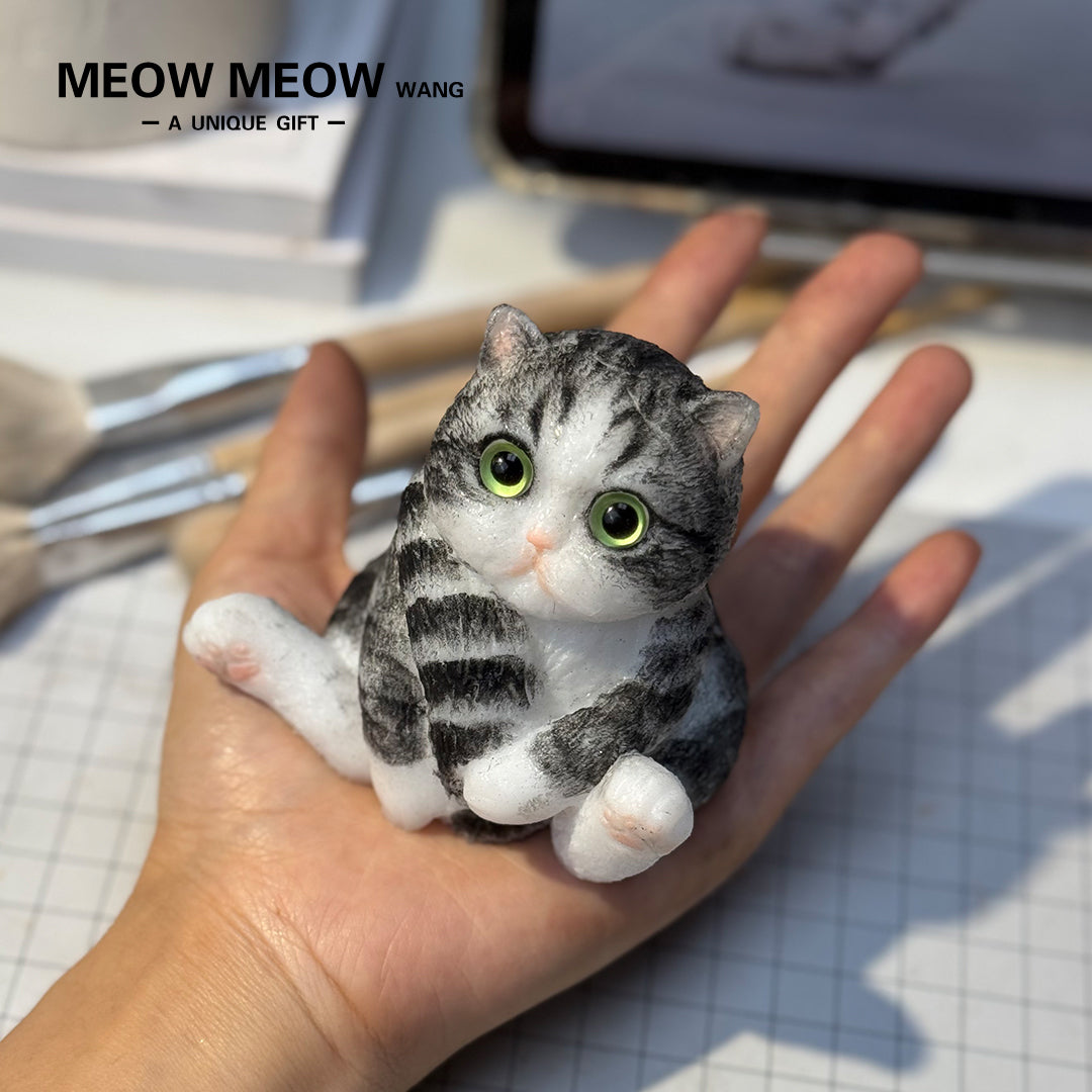E009:Cute Mini Hug Cat