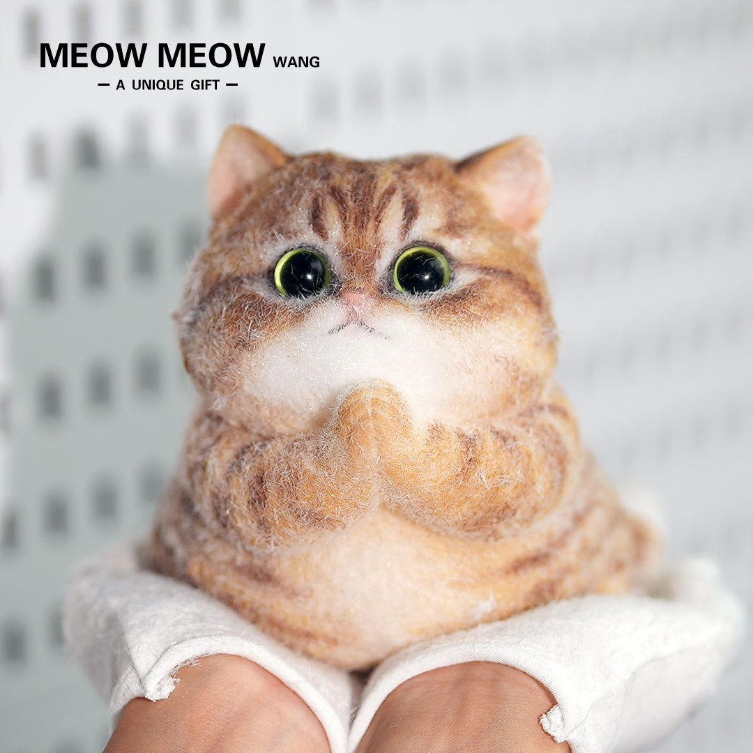 C13:Chubby Beckoning Cat