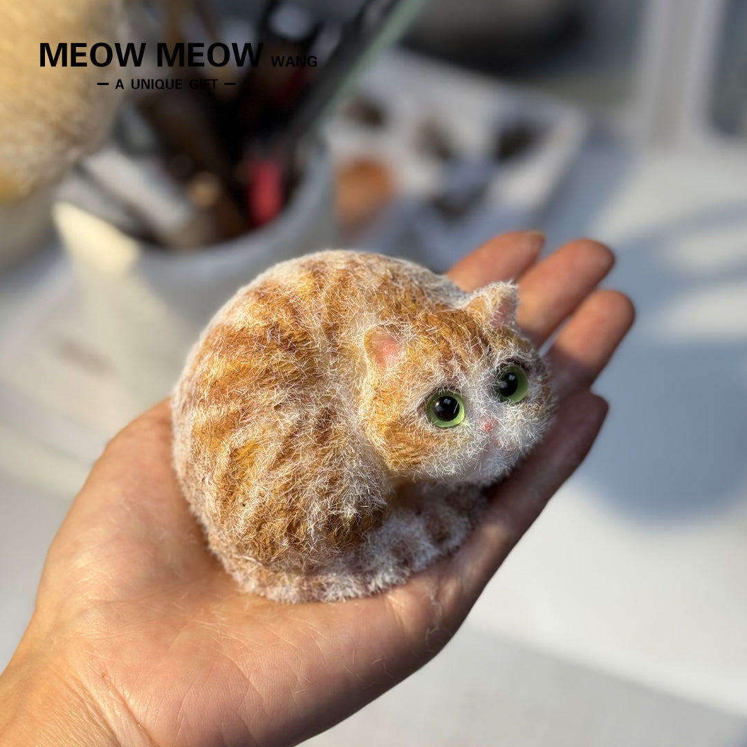 E008:Cute Mini Orange Cat