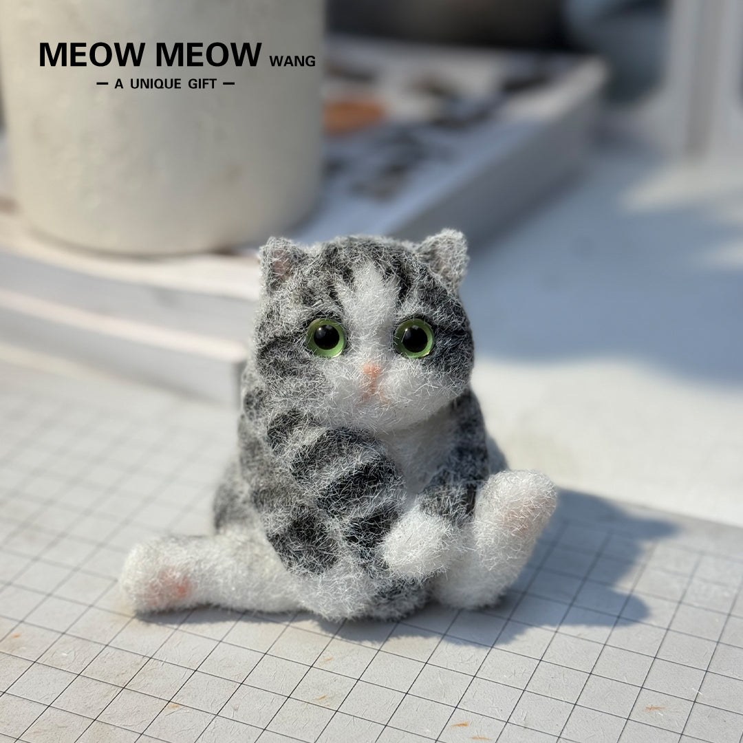 E009:Cute Mini Hug Cat