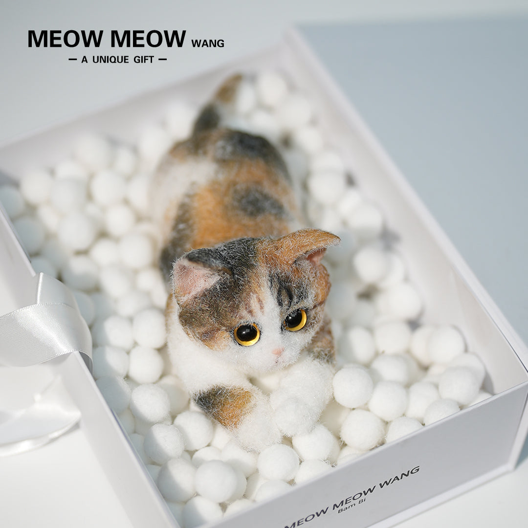 B25:A Crouching Calico Cat