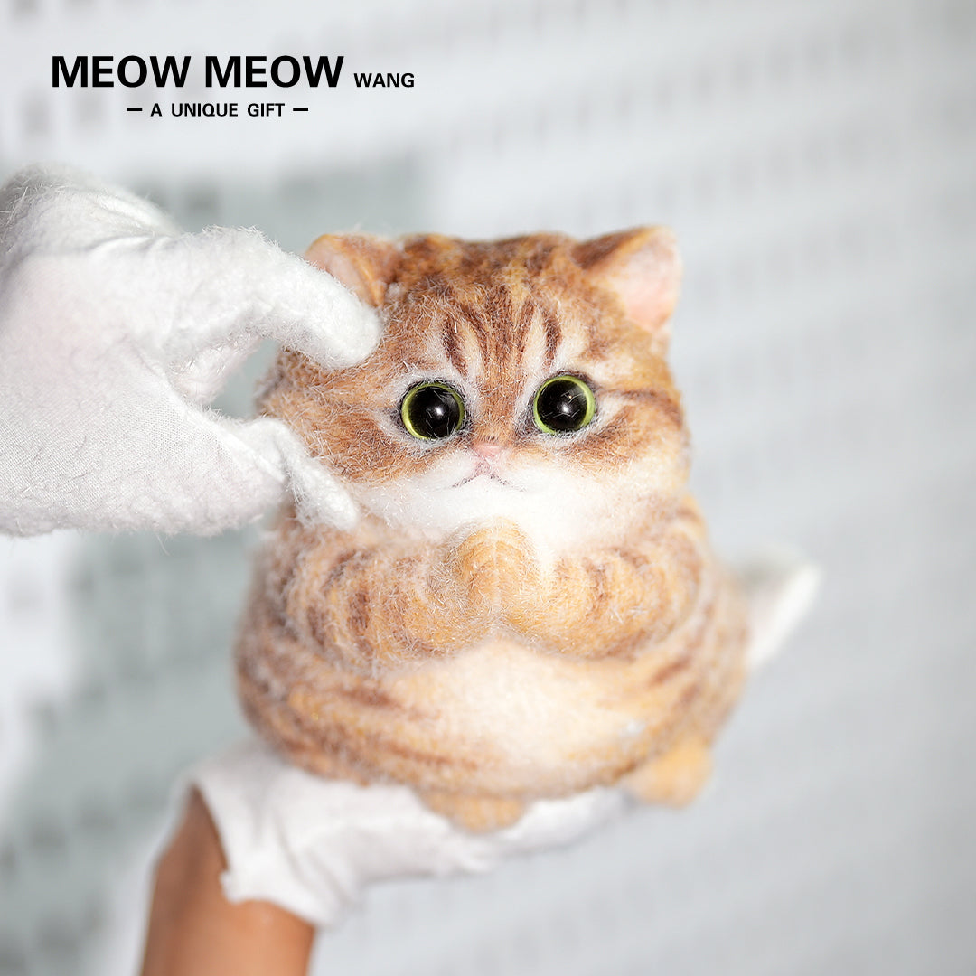 C13:Chubby Beckoning Cat