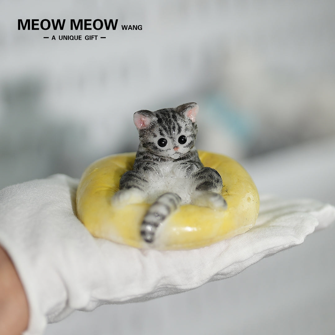 E03:Cute Little Kitten Sitting On A Pillow.