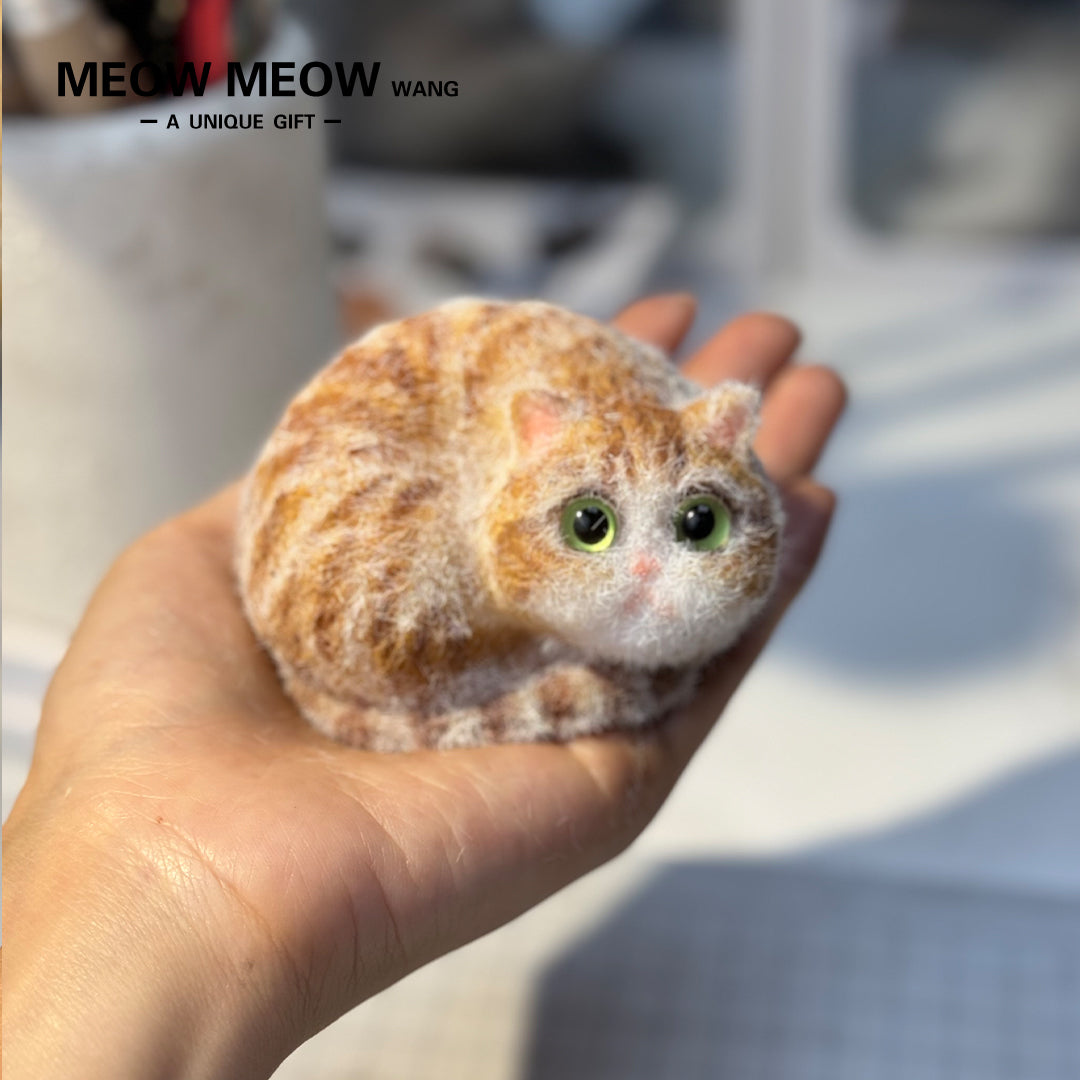 E008:Cute Mini Orange Cat