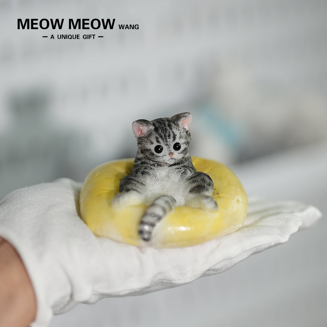 E03:Cute Little Kitten Sitting On A Pillow.