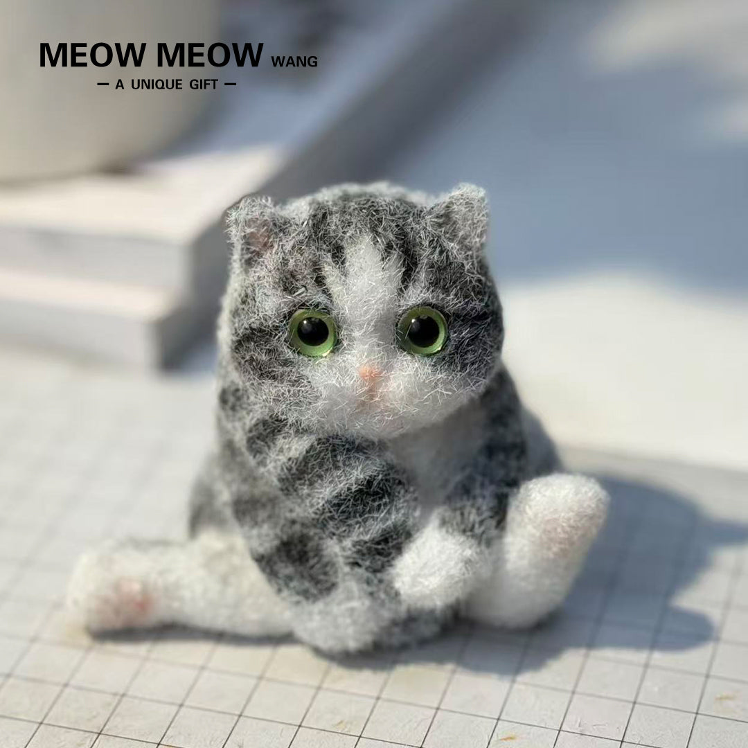 E009:Cute Mini Hug Cat