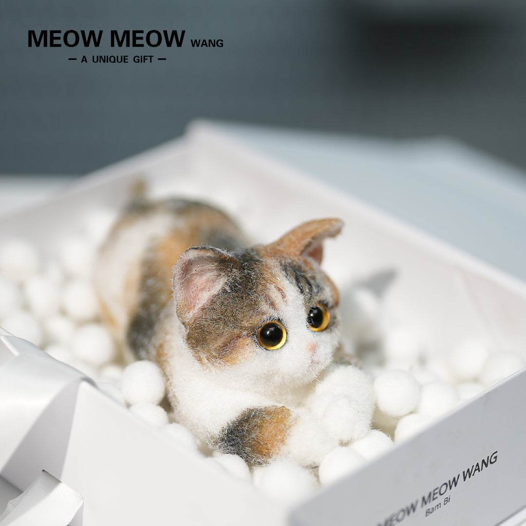 B25:A Crouching Calico Cat