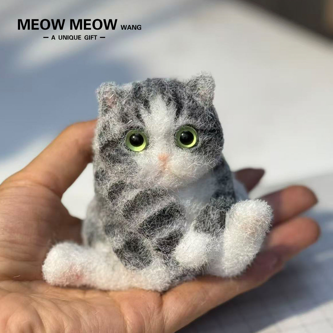 E009:Cute Mini Hug Cat