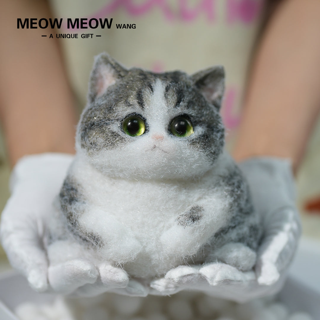C07: Chubby Green Slit Pupil Civet Cat