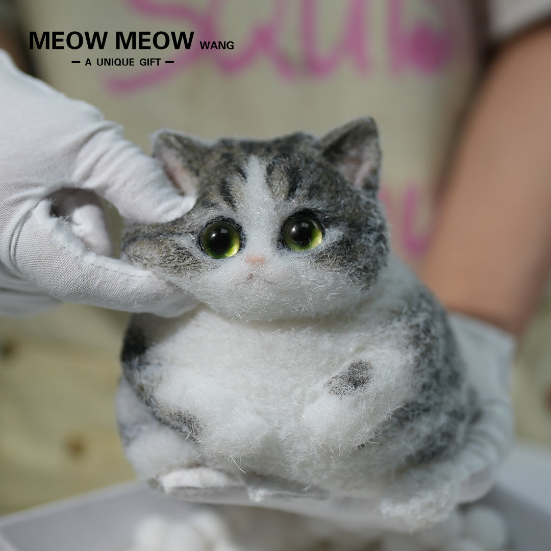 C07: Chubby Green Slit Pupil Civet Cat